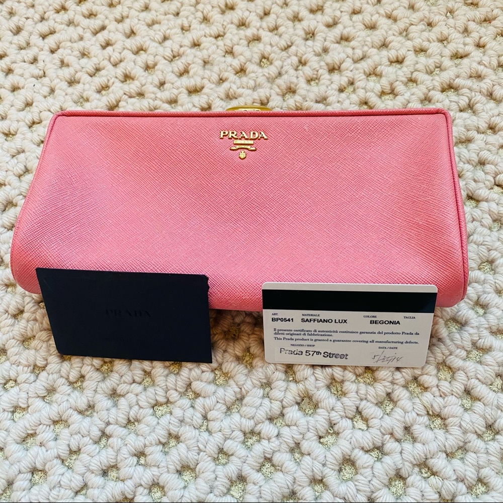 NWOT Prada Clutch Pink Rare w/gold hardware - Picture 4 of 9